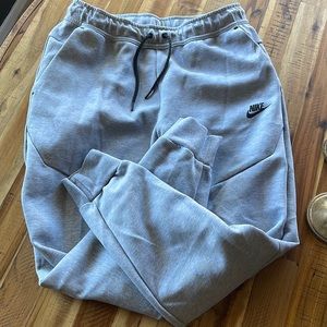 Gray Nike tech fleece pants